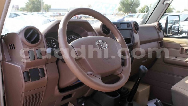 Big with watermark toyota land cruiser somalia import dubai 3969