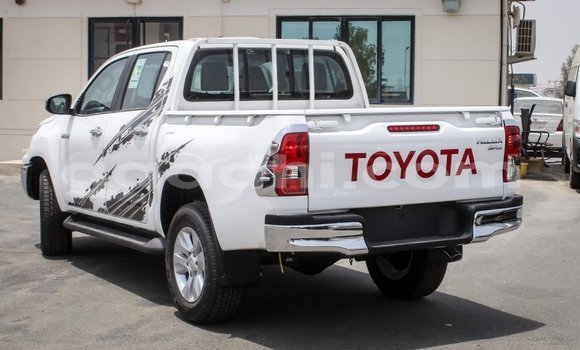 Nunua Imported Toyota Hilux Nyeupe Gari ndani ya Import - Dubai nchini Somalia Nunua Imported Toyota Hilux Nyeupe Gari ndani ya Import - Dubai nchini Somalia