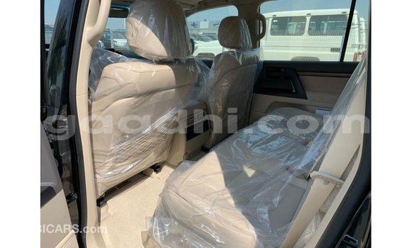 Nunua Imported Toyota Land Cruiser Nyeusi Gari ndani ya Import - Dubai nchini Somalia Nunua Imported Toyota Land Cruiser Nyeusi Gari ndani ya Import - Dubai nchini Somalia