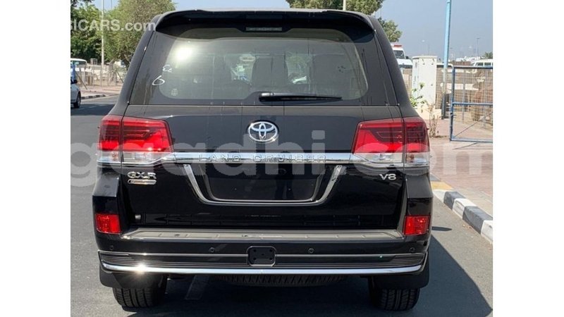 Big with watermark toyota land cruiser somalia import dubai 3979