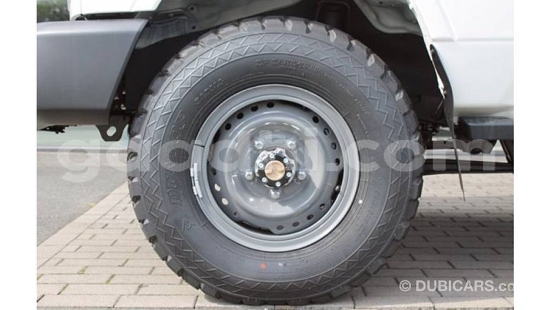 Big with watermark toyota land cruiser somalia import dubai 3980