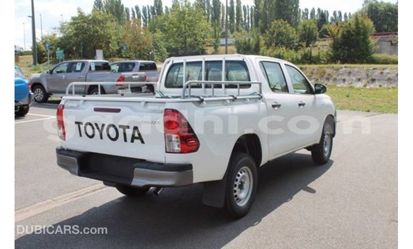 Imported Toyota Hilux White Makiinaa iti Import - Dubai keessatti Somalia keessatti Imported Toyota Hilux White Makiinaa iti Import - Dubai keessatti Somalia keessatti