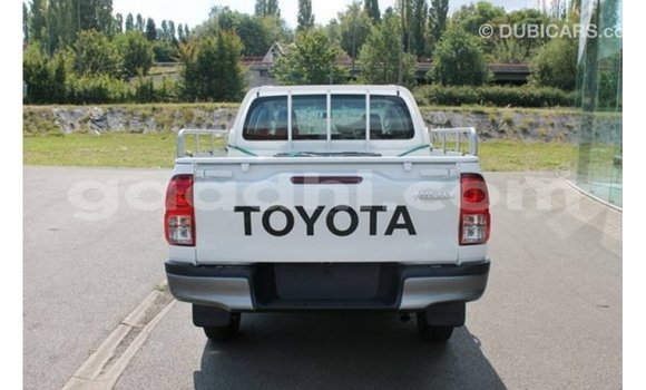 Imported Toyota Hilux White Makiinaa iti Import - Dubai keessatti Somalia keessatti Imported Toyota Hilux White Makiinaa iti Import - Dubai keessatti Somalia keessatti
