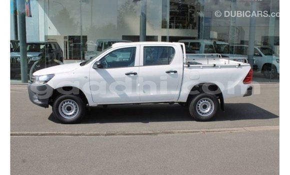 Imported Toyota Hilux White Makiinaa iti Import - Dubai keessatti Somalia keessatti Imported Toyota Hilux White Makiinaa iti Import - Dubai keessatti Somalia keessatti