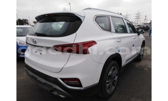 Acheter Import Voiture Hyundai Santa Fe Blanc à Import - Dubai, Somalie Acheter Import Voiture Hyundai Santa Fe Blanc à Import - Dubai, Somalie
