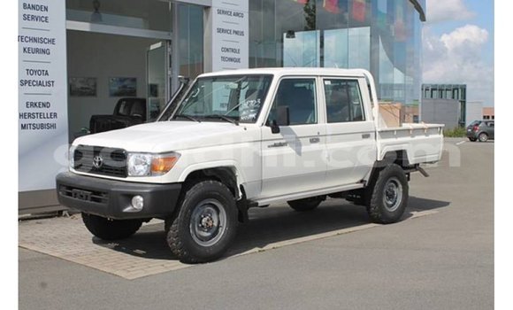 ይግዙ Imported Toyota Land Cruiser ነጭ መኪና በ Import - Dubai በ ሶማሊያ ይግዙ Imported Toyota Land Cruiser ነጭ መኪና በ Import - Dubai በ ሶማሊያ