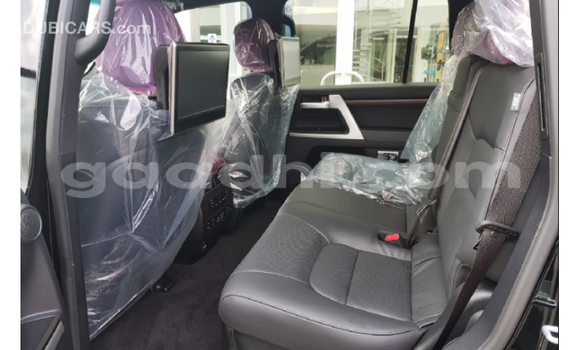 Imported Toyota Land Cruiser Black Makiinaa iti Import - Dubai keessatti Somalia keessatti Imported Toyota Land Cruiser Black Makiinaa iti Import - Dubai keessatti Somalia keessatti