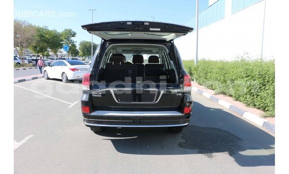 Nunua Imported Toyota Land Cruiser Nyeusi Gari ndani ya Import - Dubai nchini Somalia Nunua Imported Toyota Land Cruiser Nyeusi Gari ndani ya Import - Dubai nchini Somalia