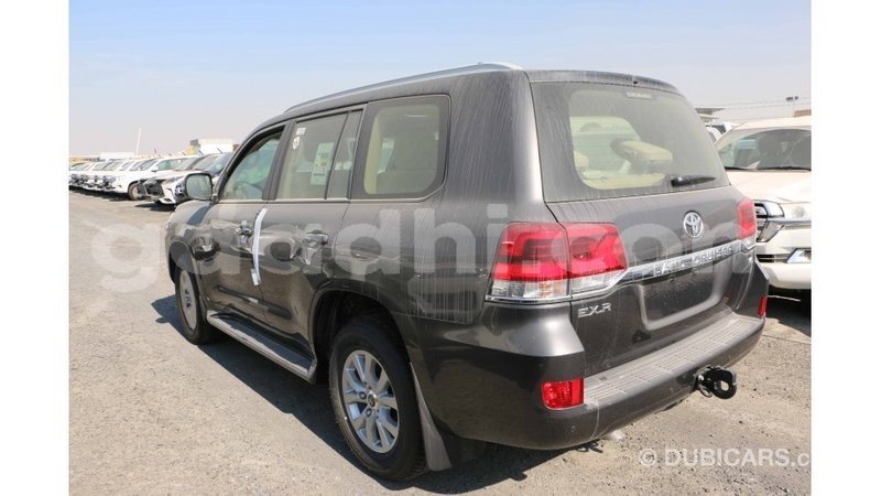 Big with watermark toyota land cruiser somalia import dubai 4007