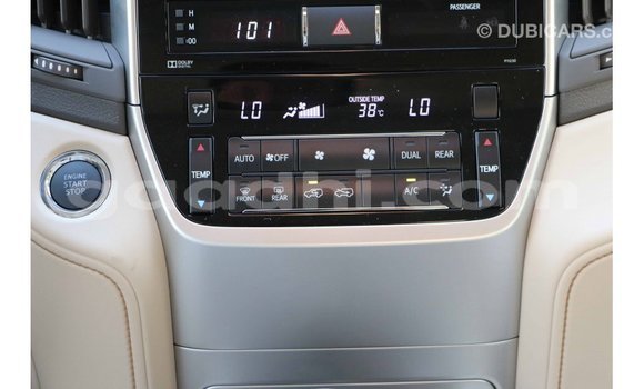 Nunua Imported Toyota Land Cruiser Nyeupe Gari ndani ya Import - Dubai nchini Somalia Nunua Imported Toyota Land Cruiser Nyeupe Gari ndani ya Import - Dubai nchini Somalia