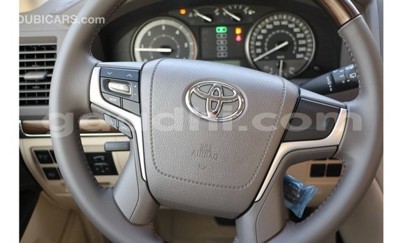 Nunua Imported Toyota Land Cruiser Nyeupe Gari ndani ya Import - Dubai nchini Somalia Nunua Imported Toyota Land Cruiser Nyeupe Gari ndani ya Import - Dubai nchini Somalia