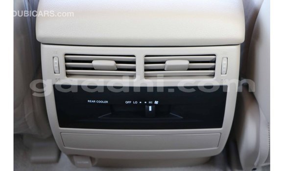 Nunua Imported Toyota Land Cruiser Nyeupe Gari ndani ya Import - Dubai nchini Somalia Nunua Imported Toyota Land Cruiser Nyeupe Gari ndani ya Import - Dubai nchini Somalia