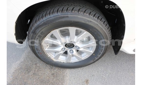 Nunua Imported Toyota Land Cruiser Nyeupe Gari ndani ya Import - Dubai nchini Somalia Nunua Imported Toyota Land Cruiser Nyeupe Gari ndani ya Import - Dubai nchini Somalia