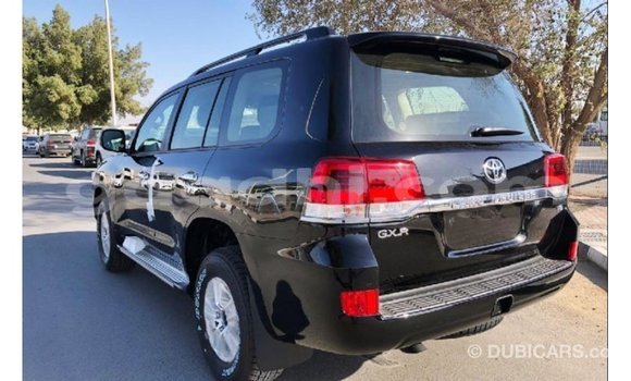 Nunua Imported Toyota Land Cruiser Nyeusi Gari ndani ya Import - Dubai nchini Somalia Nunua Imported Toyota Land Cruiser Nyeusi Gari ndani ya Import - Dubai nchini Somalia