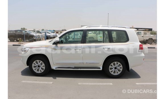 Nunua Imported Toyota Land Cruiser Nyeupe Gari ndani ya Import - Dubai nchini Somalia Nunua Imported Toyota Land Cruiser Nyeupe Gari ndani ya Import - Dubai nchini Somalia