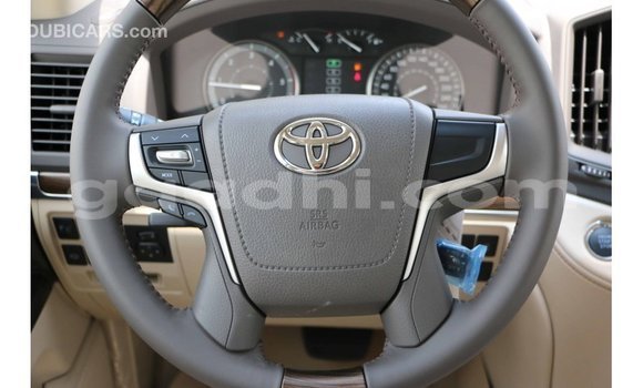 Nunua Imported Toyota Land Cruiser Nyeupe Gari ndani ya Import - Dubai nchini Somalia Nunua Imported Toyota Land Cruiser Nyeupe Gari ndani ya Import - Dubai nchini Somalia