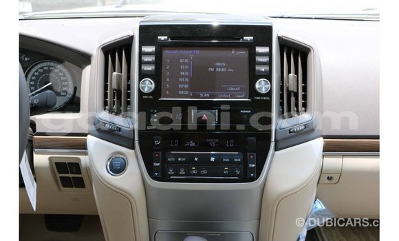 Nunua Imported Toyota Land Cruiser Nyeupe Gari ndani ya Import - Dubai nchini Somalia Nunua Imported Toyota Land Cruiser Nyeupe Gari ndani ya Import - Dubai nchini Somalia