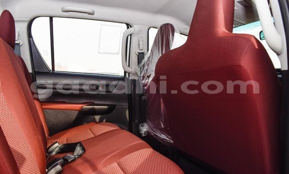 ይግዙ Imported Toyota Hilux ነጭ መኪና በ Import - Dubai በ ሶማሊያ ይግዙ Imported Toyota Hilux ነጭ መኪና በ Import - Dubai በ ሶማሊያ