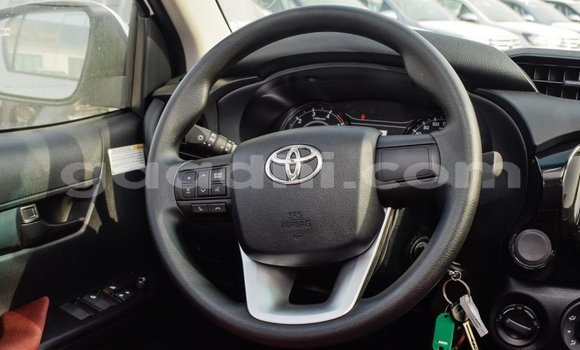 ይግዙ Imported Toyota Hilux ነጭ መኪና በ Import - Dubai በ ሶማሊያ ይግዙ Imported Toyota Hilux ነጭ መኪና በ Import - Dubai በ ሶማሊያ