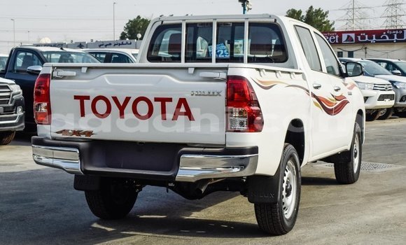 ይግዙ Imported Toyota Hilux ነጭ መኪና በ Import - Dubai በ ሶማሊያ ይግዙ Imported Toyota Hilux ነጭ መኪና በ Import - Dubai በ ሶማሊያ