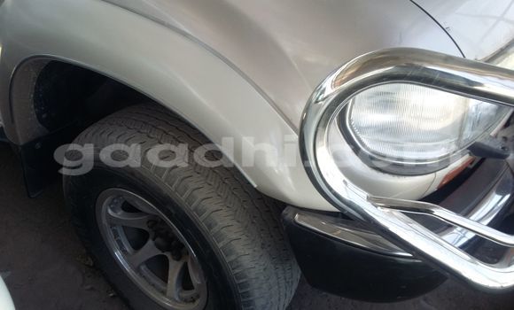 Oofamaa Toyota Land Cruiser Silver Makiinaa iti Hargeysa keessatti Somaliland keessatti Oofamaa Toyota Land Cruiser Silver Makiinaa iti Hargeysa keessatti Somaliland keessatti