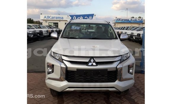 Nunua Imported Mitsubishi L200 Nyeupe Gari ndani ya Import - Dubai nchini Somalia Nunua Imported Mitsubishi L200 Nyeupe Gari ndani ya Import - Dubai nchini Somalia