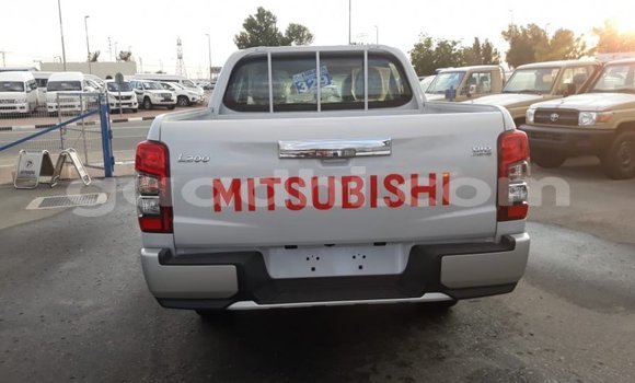 Nunua Imported Mitsubishi L200 Nyeupe Gari ndani ya Import - Dubai nchini Somalia Nunua Imported Mitsubishi L200 Nyeupe Gari ndani ya Import - Dubai nchini Somalia