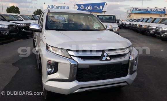 Nunua Imported Mitsubishi L200 Nyeupe Gari ndani ya Import - Dubai nchini Somalia Nunua Imported Mitsubishi L200 Nyeupe Gari ndani ya Import - Dubai nchini Somalia