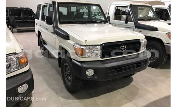 Nunua Imported Toyota Land Cruiser Nyeupe Gari ndani ya Import - Dubai nchini Somalia Nunua Imported Toyota Land Cruiser Nyeupe Gari ndani ya Import - Dubai nchini Somalia