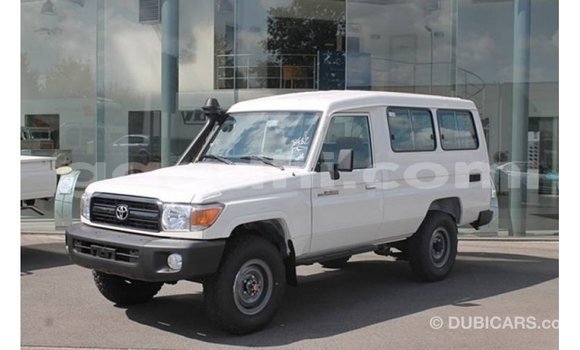 ይግዙ Imported Toyota Land Cruiser ነጭ መኪና በ Import - Dubai በ ሶማሊያ ይግዙ Imported Toyota Land Cruiser ነጭ መኪና በ Import - Dubai በ ሶማሊያ