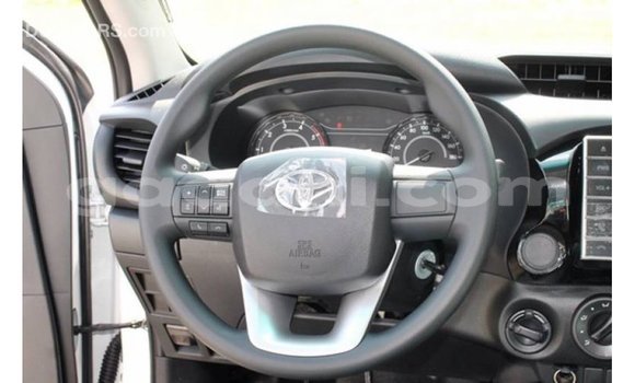 ይግዙ Imported Toyota Hilux ነጭ መኪና በ Import - Dubai በ ሶማሊያ ይግዙ Imported Toyota Hilux ነጭ መኪና በ Import - Dubai በ ሶማሊያ