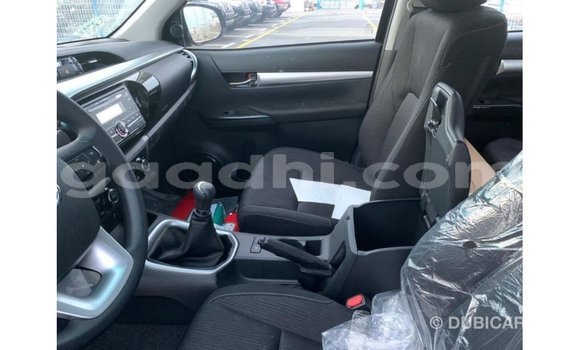 Nunua Imported Toyota Hilux Nyeusi Gari ndani ya Import - Dubai nchini Somalia Nunua Imported Toyota Hilux Nyeusi Gari ndani ya Import - Dubai nchini Somalia