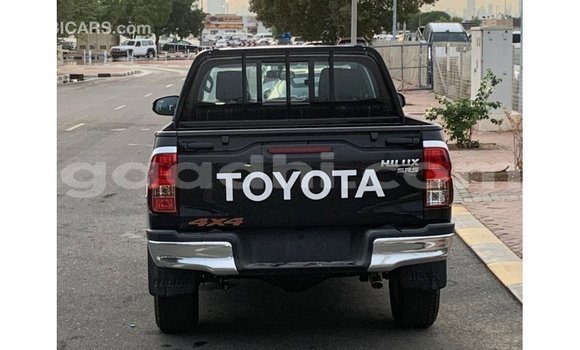 Imported Toyota Hilux Black Makiinaa iti Import - Dubai keessatti Somalia keessatti Imported Toyota Hilux Black Makiinaa iti Import - Dubai keessatti Somalia keessatti