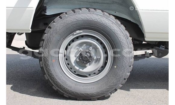 ይግዙ Imported Toyota Land Cruiser ነጭ መኪና በ Import - Dubai በ ሶማሊያ ይግዙ Imported Toyota Land Cruiser ነጭ መኪና በ Import - Dubai በ ሶማሊያ