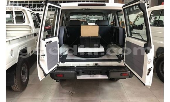 ይግዙ Imported Toyota Land Cruiser ነጭ መኪና በ Import - Dubai በ ሶማሊያ ይግዙ Imported Toyota Land Cruiser ነጭ መኪና በ Import - Dubai በ ሶማሊያ