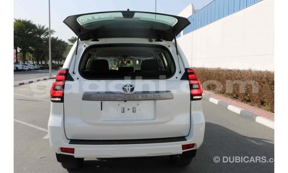 Nunua Imported Toyota Prado Nyeupe Gari ndani ya Import - Dubai nchini Somalia Nunua Imported Toyota Prado Nyeupe Gari ndani ya Import - Dubai nchini Somalia