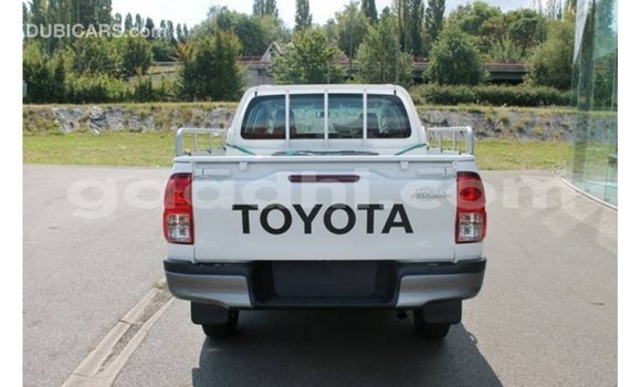 ይግዙ Imported Toyota Hilux ነጭ መኪና በ Import - Dubai በ ሶማሊያ ይግዙ Imported Toyota Hilux ነጭ መኪና በ Import - Dubai በ ሶማሊያ