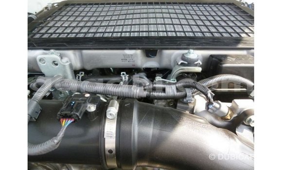 Acheter Import Voiture Toyota Land Cruiser Blanc à Import - Dubai, Somalie Acheter Import Voiture Toyota Land Cruiser Blanc à Import - Dubai, Somalie