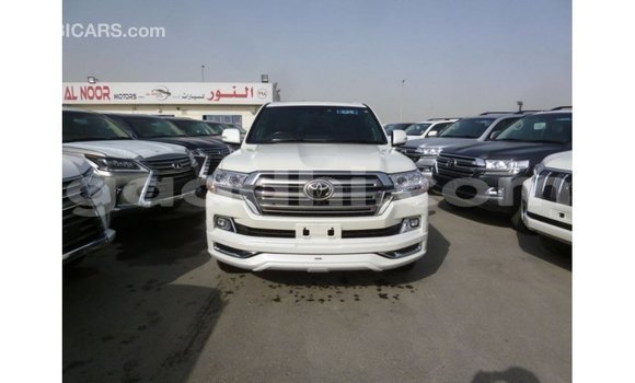ይግዙ Imported Toyota Land Cruiser ነጭ መኪና በ Import - Dubai በ ሶማሊያ ይግዙ Imported Toyota Land Cruiser ነጭ መኪና በ Import - Dubai በ ሶማሊያ