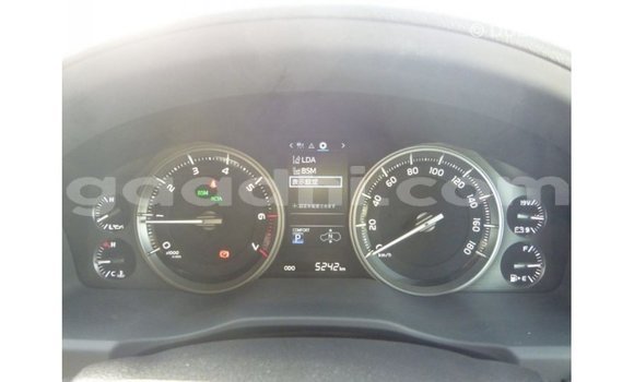 ይግዙ Imported Toyota Land Cruiser ነጭ መኪና በ Import - Dubai በ ሶማሊያ ይግዙ Imported Toyota Land Cruiser ነጭ መኪና በ Import - Dubai በ ሶማሊያ