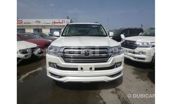 Acheter Import Voiture Toyota Land Cruiser Blanc à Import - Dubai, Somalie Acheter Import Voiture Toyota Land Cruiser Blanc à Import - Dubai, Somalie