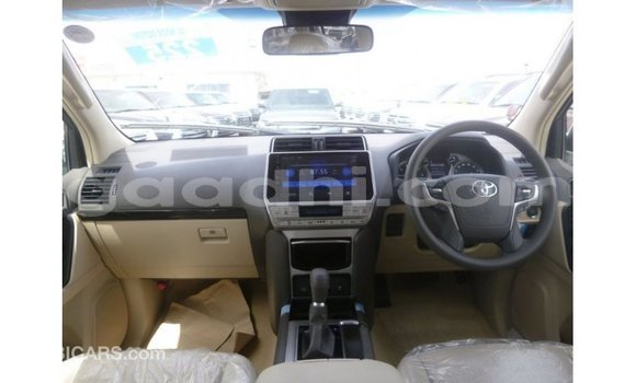 Acheter Import Voiture Toyota Prado Blanc à Import - Dubai, Somalie Acheter Import Voiture Toyota Prado Blanc à Import - Dubai, Somalie