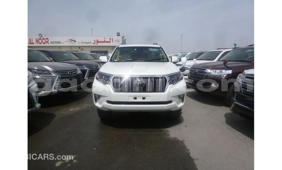 Acheter Import Voiture Toyota Prado Blanc à Import - Dubai, Somalie Acheter Import Voiture Toyota Prado Blanc à Import - Dubai, Somalie