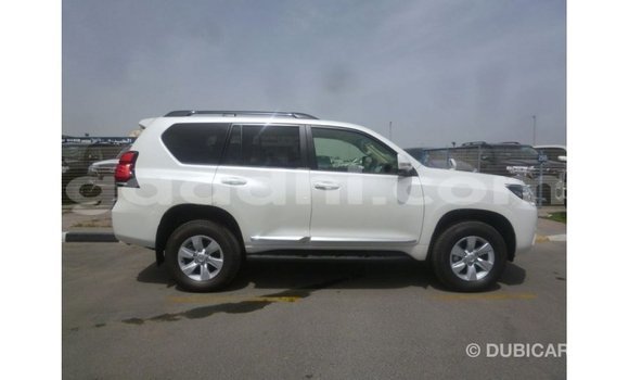 Acheter Import Voiture Toyota Prado Blanc à Import - Dubai, Somalie Acheter Import Voiture Toyota Prado Blanc à Import - Dubai, Somalie