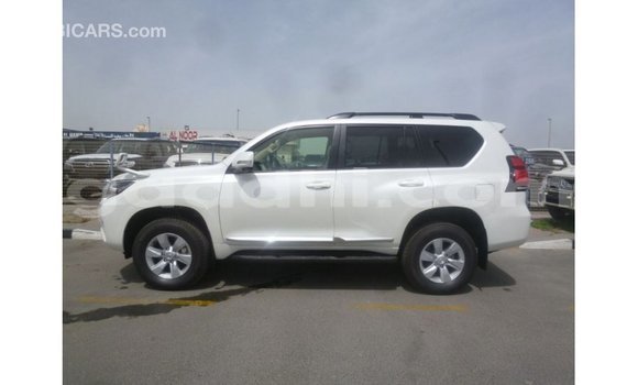 Acheter Import Voiture Toyota Prado Blanc à Import - Dubai, Somalie Acheter Import Voiture Toyota Prado Blanc à Import - Dubai, Somalie