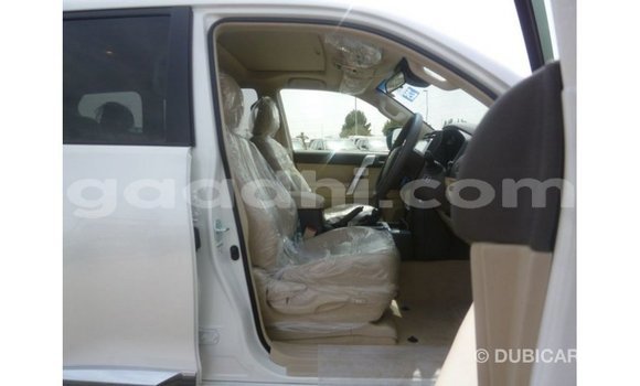 Acheter Import Voiture Toyota Prado Blanc à Import - Dubai, Somalie Acheter Import Voiture Toyota Prado Blanc à Import - Dubai, Somalie