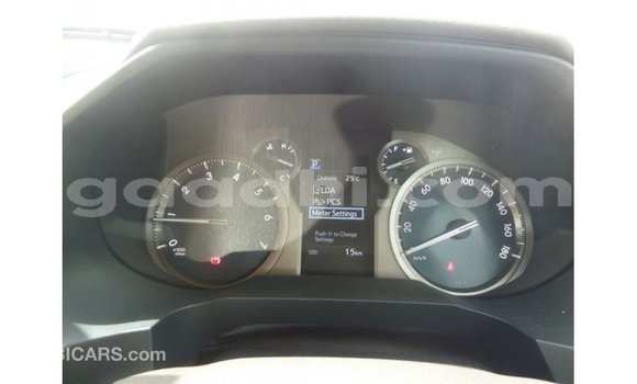 Acheter Import Voiture Toyota Prado Blanc à Import - Dubai, Somalie Acheter Import Voiture Toyota Prado Blanc à Import - Dubai, Somalie