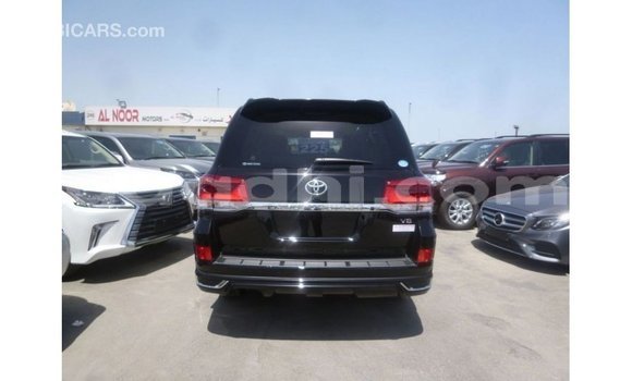 ይግዙ Imported Toyota Land Cruiser ጥቁር መኪና በ Import - Dubai በ ሶማሊያ ይግዙ Imported Toyota Land Cruiser ጥቁር መኪና በ Import - Dubai በ ሶማሊያ