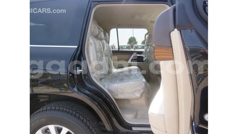 Big with watermark toyota land cruiser somalia import dubai 4063