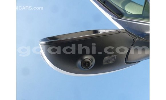 Acheter Import Voiture Toyota Land Cruiser Blanc à Import - Dubai, Somalie Acheter Import Voiture Toyota Land Cruiser Blanc à Import - Dubai, Somalie